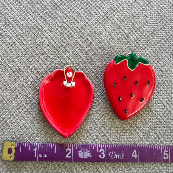 Strawberry Shaped Earrings - Picture 2 of 3